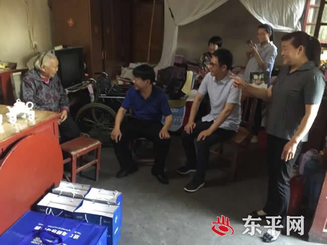 东平县退役军人事务局走访慰问重点优抚对象烈士遗属窦效喜老人