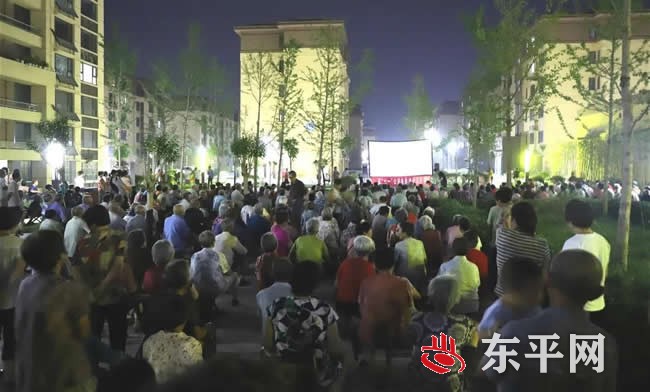 东平县滩区群众搬新家看电影 庆七一感党恩