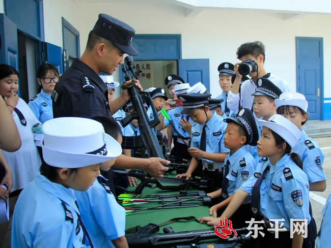 东平县公安局组织开展小小萌娃进警营活动