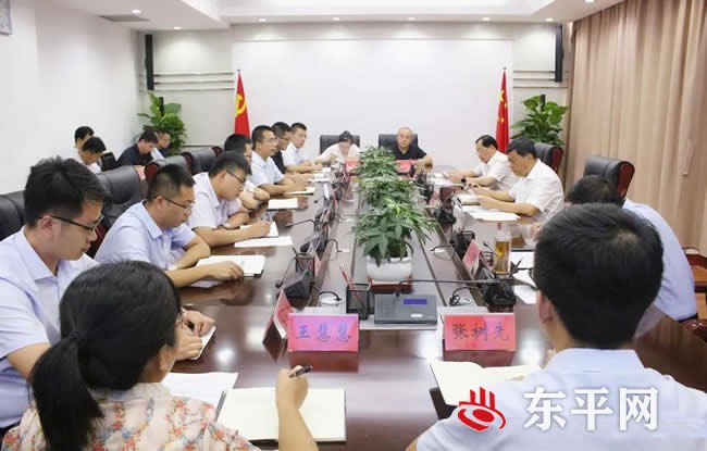 曲锋主持召开全县年轻干部座谈会
