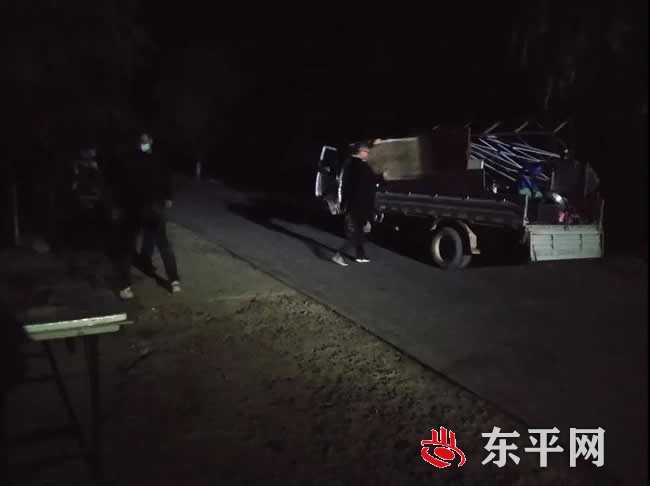 商老庄乡：铁腕清理安山码头流动摊贩占道经营