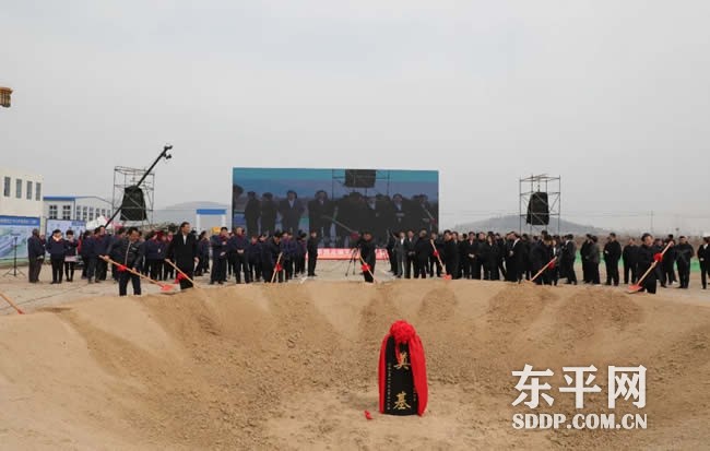 我县32个项目集中开工 总投资111亿元