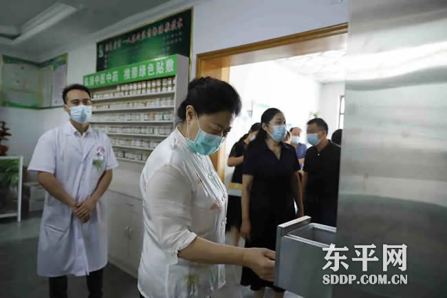我县迎接全国基层中医药工作先进单位复审