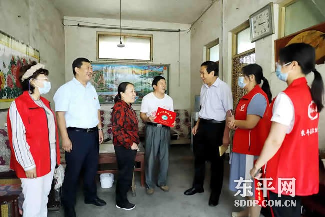 我县开展计生特殊家庭救助和“计生助福•金秋助学”行动