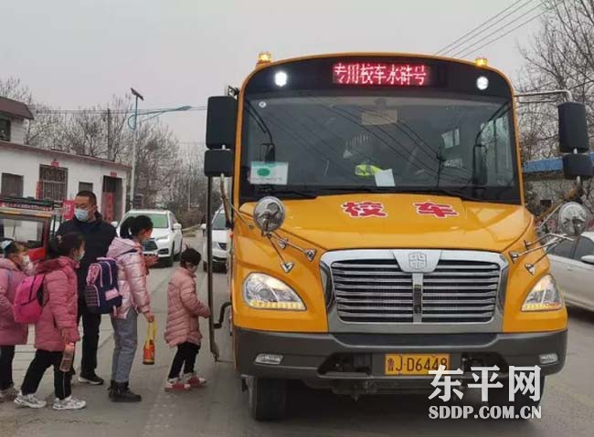 老湖镇首辆水浒号校车上线运行