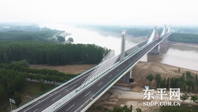 东平县第一座跨黄河大桥通车