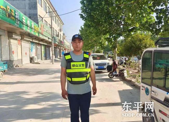 银山镇义警敢于担当勇救火
