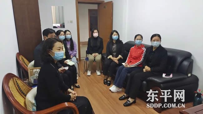 东平县妇联组织收听收看党的二十大开幕盛况