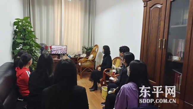 东平县妇联组织收听收看党的二十大开幕盛况