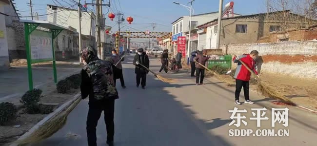 沙河站镇团委组织青年志愿者开展环境整治活动