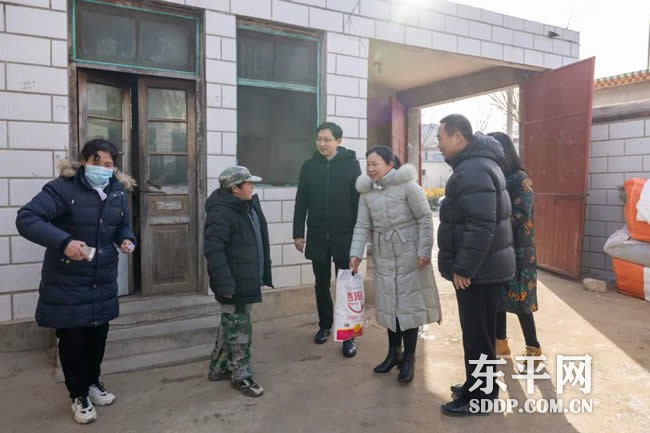 梯门镇开展文艺下乡送温暖活动