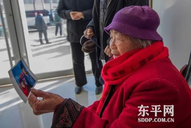 梯门镇开展文艺下乡送温暖活动