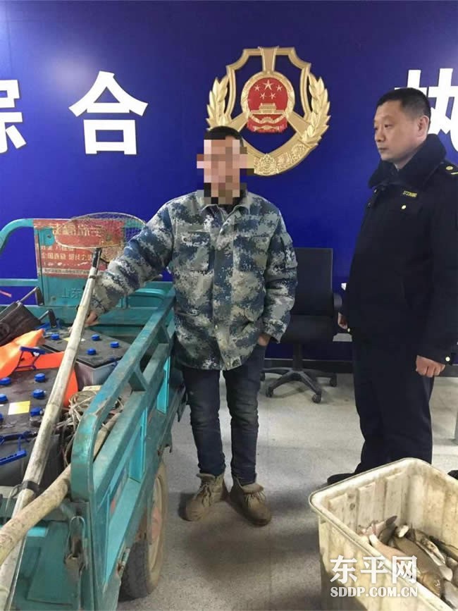 东平两名男子非法电鱼捕捞？重罚！