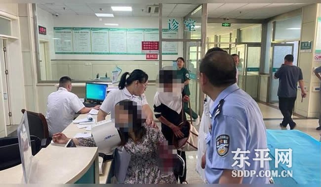 群众遇交通事故 东平民警抱起女童紧急送医
