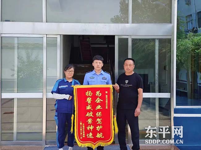 斑鸠店镇：司机加油忘支付 民警助力挽损失