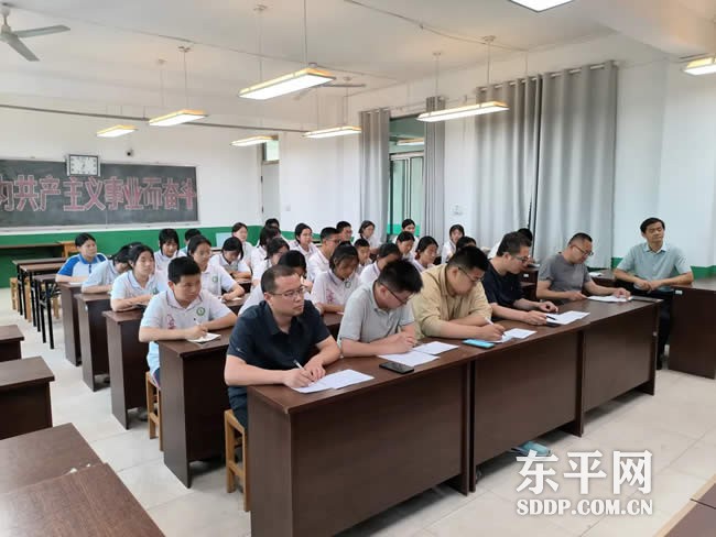 梯门镇中学举办学生学首课心得演讲比赛